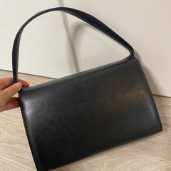 受験バッグ、真っ黒でフォーマルバッグの画像