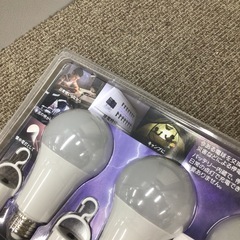 NEWGALE 充電式LED電球 E26 60W 810lm 3個入り 商品多数有りの画像