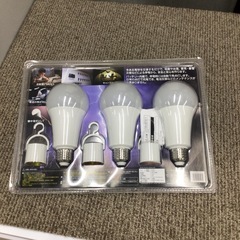 NEWGALE 充電式LED電球 E26 60W 810lm 3個入り 商品多数有りの画像