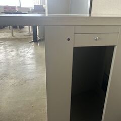 扇形インテリアテーブル　平日9時半から18時までに取りに来ていただける方に差し上げますの画像
