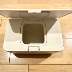 マーナ 手口拭き入れ シートケース ホワイトの画像