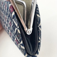和柄のがま口財布 レトロモダンの画像