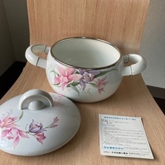 レトロなホーロー鍋の画像