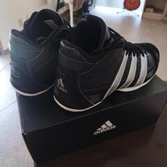 Adidasバスケシューズの画像