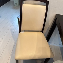 ダイニングテーブル
の画像