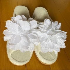 ボリュームフラワースリッパの画像