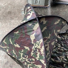テント　キャンプ　迷彩柄の画像