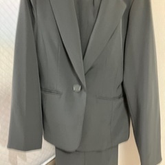 値引きしました！女性用スーツ