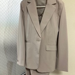値引きしました！女性用スーツの画像
