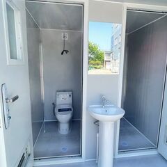 新品トイレユニット 大便器＋小便器特注タイプ 水洗方式 浄化槽 フォークでラクラク移動可能 換気扇・照明標準装備 高品質の画像