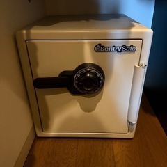 【ダイヤル式耐火金庫／セントリー（Sentry）製】売ります！の画像