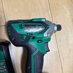 Makita MTD001D 電動　インパクトドライバ　バッテリー　2個付属　充電器付きの画像
