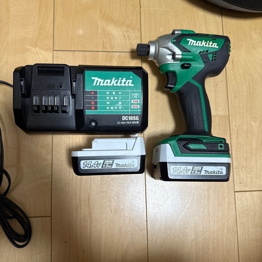Makita MTD001D 電動　インパクトドライバ　バッテリー　2個付属　充電器付き