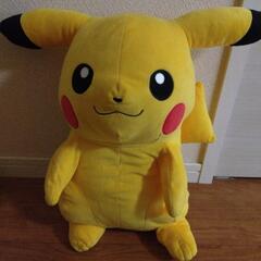 ピカチュウ、くまモンのぬいぐるみ
