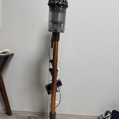 ダイソン　掃除機(ジャンク品)とイス
