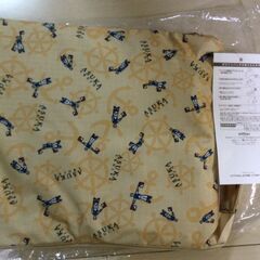 お皿（直径：約２７．７センチ）  ポータブル　ボストンバック（W45cm　H30cm D19cm）です。ASUKAクルーズで買ったものです。２個まとめてです。の画像
