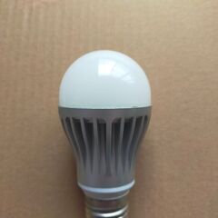 LED電球 まとめて7個（オーム電機＆東芝）の画像