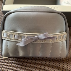 新品　ニナリッチ　ポーチ　ハンカチセットの画像