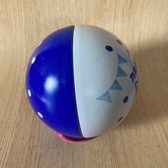 丸い缶の画像