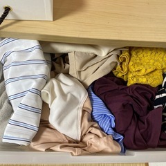 引っ越しのため断捨離　服　沢山　　コート　引越し　シングルベッド...
