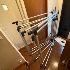 アルミ製両端伸縮段違い布団干し台６枚用