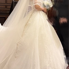 美品✨おまけ付！ウエディングドレス トラップレス Aライン ロング トレーン付の画像