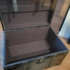 宝箱風ベンチ兼収納家具の画像