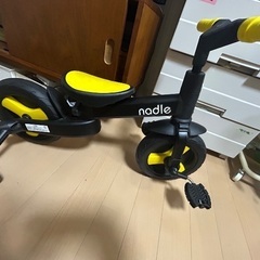 幼児向け補助輪付き自転車　三輪車