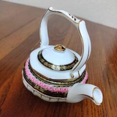 FINE PORCELAINティーポットの画像