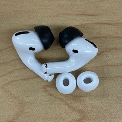  美品 AirPods Pro 2021　第一世代MagSafe対応MLWK3J/A イヤホン  の画像
