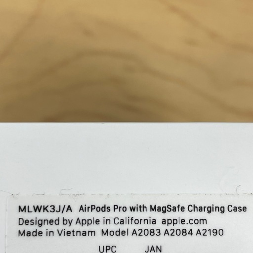  美品 AirPods Pro 2021　第一世代MagSafe対応MLWK3J/A イヤホン  