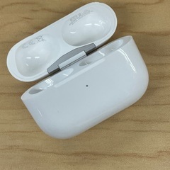  美品 AirPods Pro 2021　第一世代MagSafe対応MLWK3J/A イヤホン  の画像