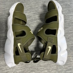 NIKE サンダル23センチ　カーキ色　美品のため値下げしません。の画像