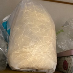 引っ越しのため断捨離中　布団　毛布　　小物入れ　紙袋　雑貨　の画像