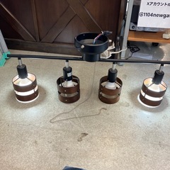 M2506-117 NITORI ペンダントライト 4連 キズ汚れ有りの画像