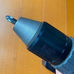 古い充電ドライバードリルの画像