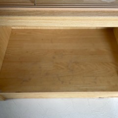 小さい食器棚の画像