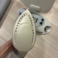 TOSHIBA アイロン　2017年製の画像