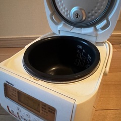 東芝　3合炊き炊飯器の画像