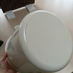 ホーローの鍋（さらに値下げしました）の画像
