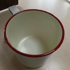 ホーローの鍋（さらに値下げしました）の画像