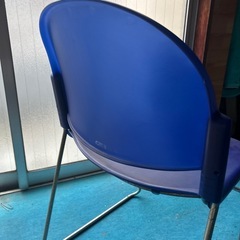 青の椅子　ダイニングチェアの画像