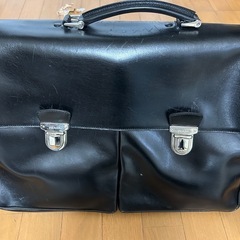 PRADA レザービジネスバック
