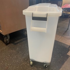 【引き取り限定】中古品　厨房ペール　キャスター付き　半透明　の画像