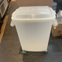 【引き取り限定】中古品　厨房ペール　キャスター付き　半透明　の画像