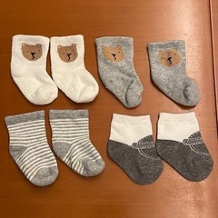 ベビー用ソックス 4足まとめて差し上げます