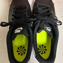 美品　ナイキ ウィメンズ ロイヤルコート　24.5cm NIKE スニーカーの画像