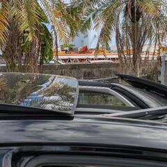 超希少車　沖縄に数台　サンルーフ　ソーラーパネル　30プリウス　13万5000 km　バンパー前後傷ありの画像