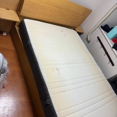 IKEA ダブルベッド　フレーム付き