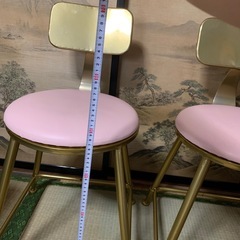 ピンク椅子2個の画像